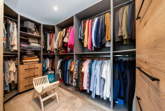 DRESSING ROOM AND ENSUITE