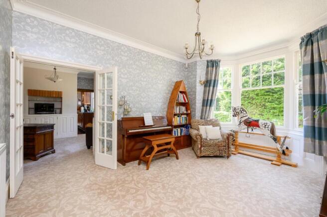 5 bed House for sale Image 12