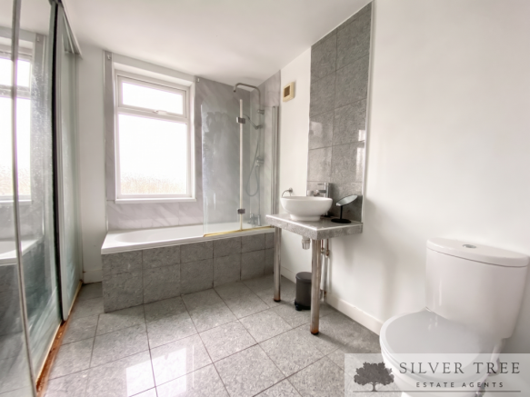4 bed Terraced for sale Image 10
