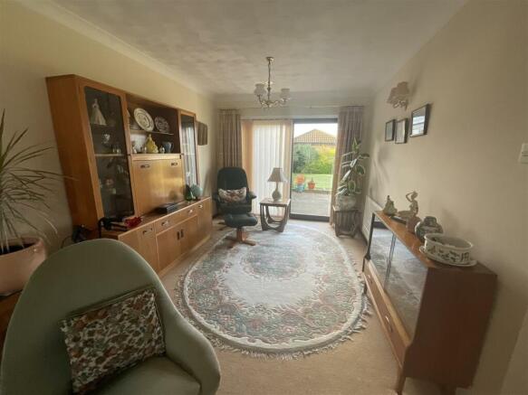 "L" Shaped Lounge/Dining Room