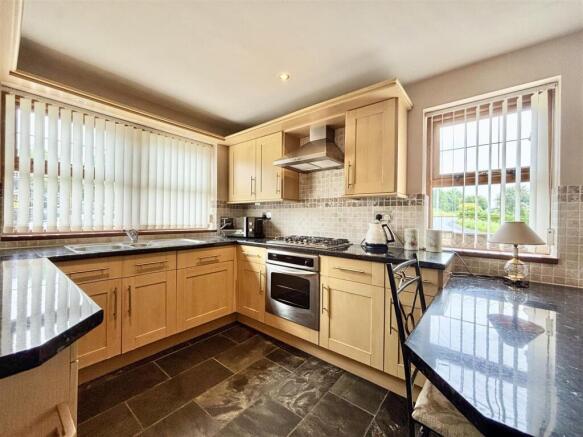 3 bed Semi-Detached for sale Image 4