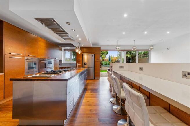 41 Oaklands Avenue, Isleworth TW7-15.jpg