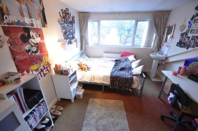8 bed Terraced to rent Image 7