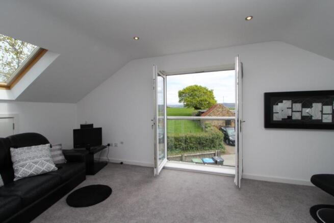 BEDROOM/LIVING ROOM
