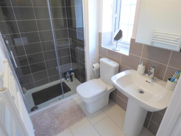 EN SUITE SHOWER ROOM