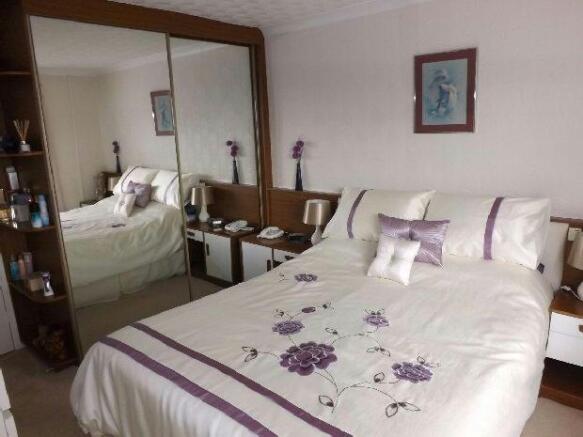 Bedroom 1 Pic 2