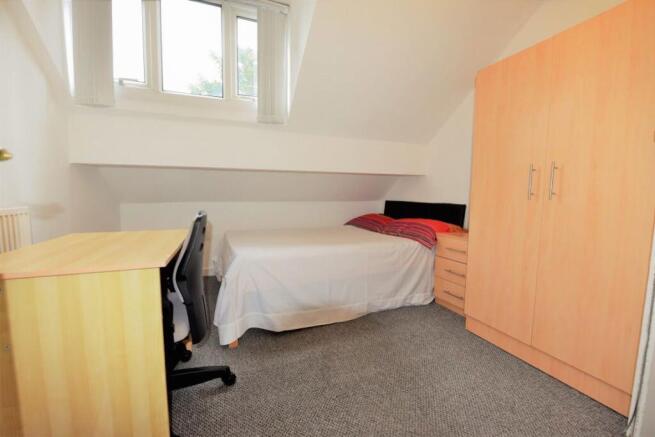 6 bed House to rent Image 11