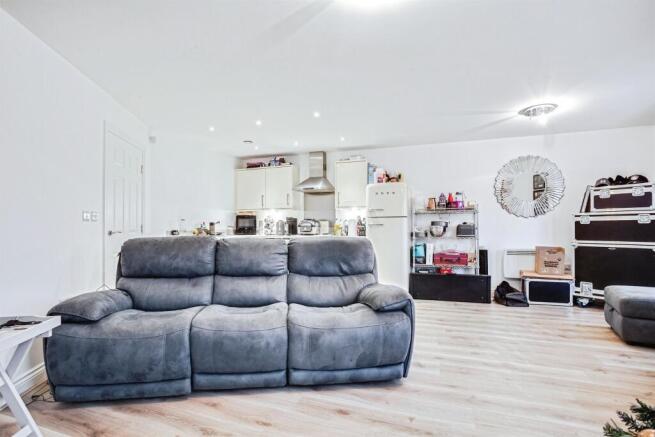 1 bed Flat for sale Image 4
