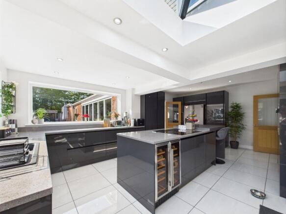 Kitchen/Dining Area