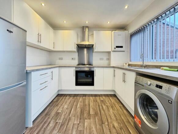 3 bed Semi-Detached for sale Image 4