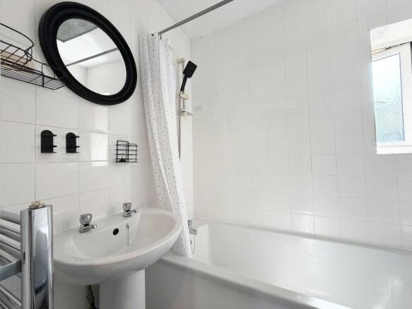 3 bed Terraced to rent Image 8