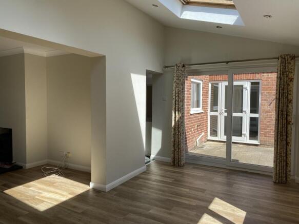 Dining Area (2)