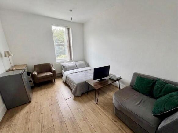 ROOM2.jpg