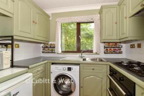 105, Charrington Way, Horsham RH12 3TL