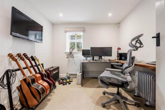 4 bed House for sale Image 10