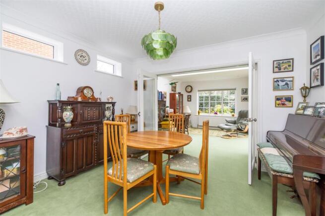 4 bed Detached for sale Image 11