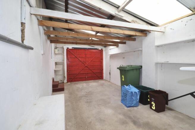 Garage. 
