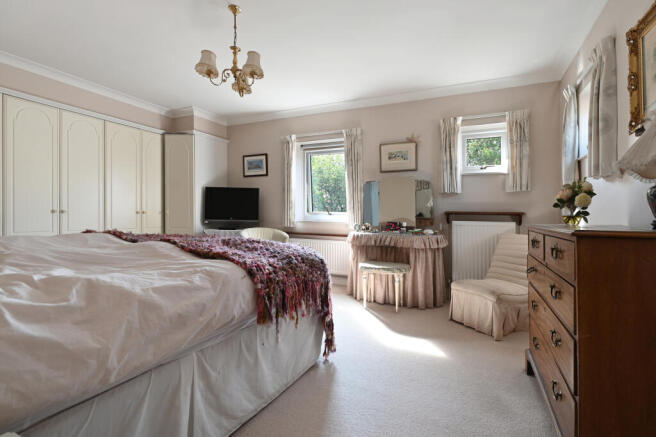 4 bed Detached for sale Image 9