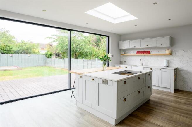 4 bed Semi-Detached for sale Image 10