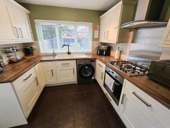 3 bed House for sale Image 9