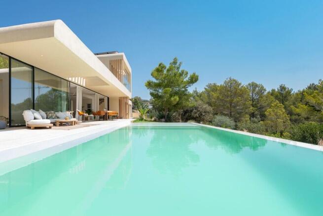 Exterior and Pool (1