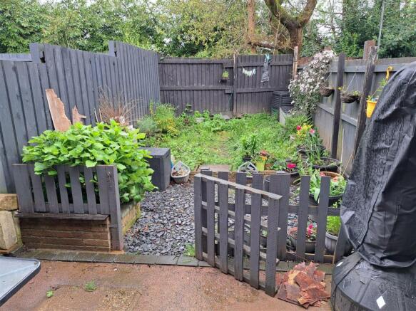 26 Llys Y Celyn - Garden.jpg