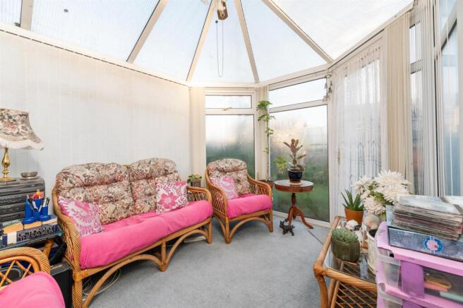5 bed Semi-Detached for sale Image 8