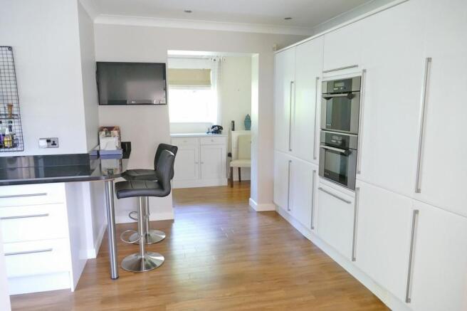 Kitchen/Breakfast...