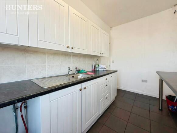 2 bed Apartment to rent Image 4