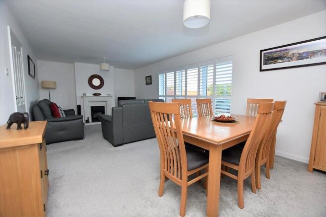 Lounge/dining room