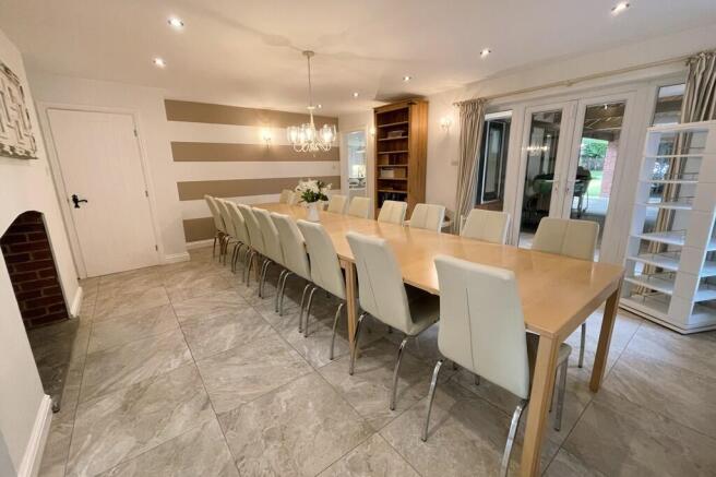 5 bed Detached for sale Image 12