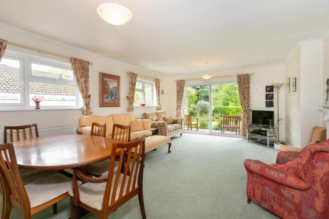 Sitting/dining room