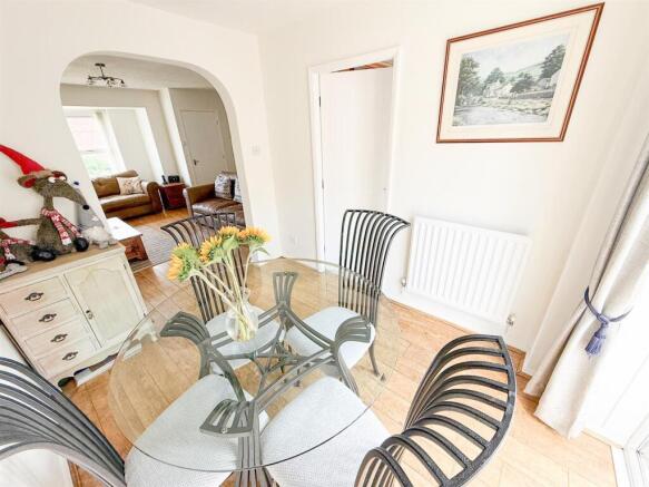 4 bed Detached for sale Image 4