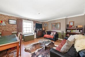 35, Lyndhurst Way, London SE15 5AG