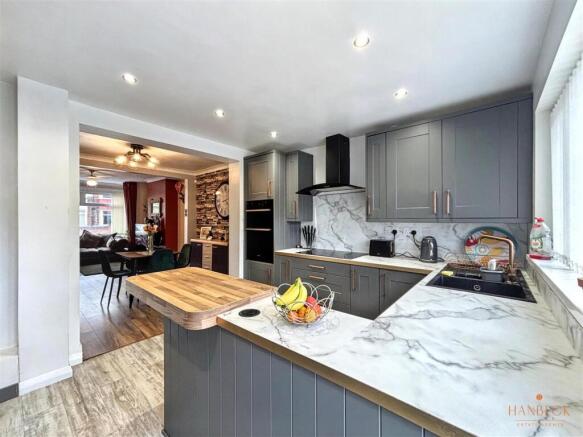 3 bed Terraced for sale Image 6