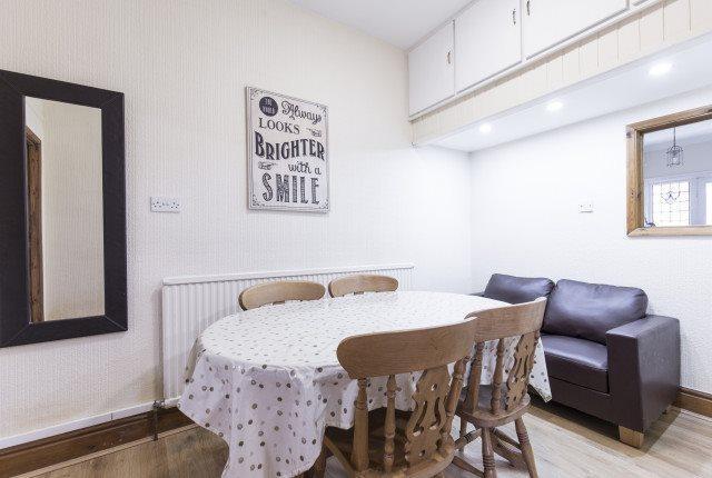 4 bed House to rent Image 4