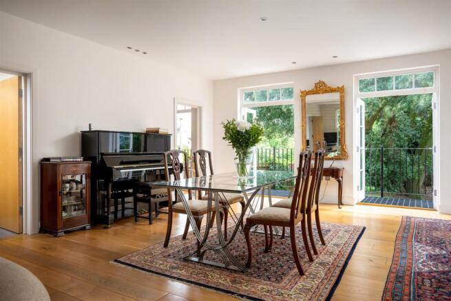 15 - Mitford Lodge - GL50 2T - Web.jpg
