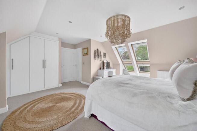 5 bed Detached for sale Image 12
