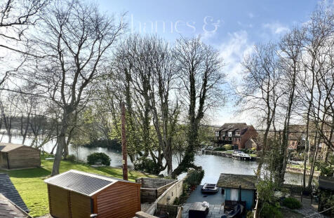 Riverfront 3 BR 1615Sqft Property + Mooring + Garage & Parking - Temple Lane, Marlow