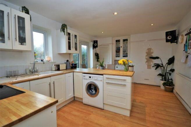 KITCHEN / DINING ROOM