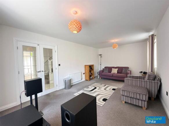 4 bed Detached for sale Image 3