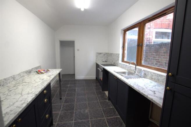 Kitchen 2.jpg