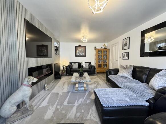 4 bed Detached for sale Image 7