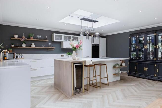 Chesswood Road_4.jpg