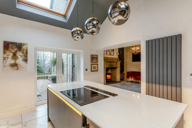 5 bed Detached for sale Image 12