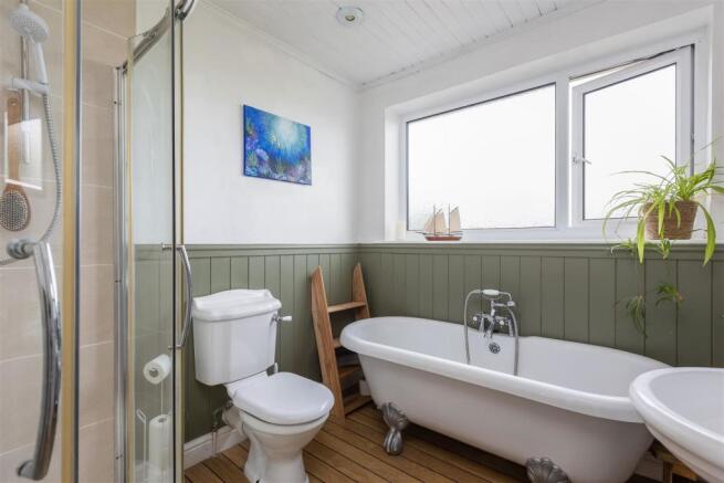 Manor Park 18 Bathroom-1.jpg