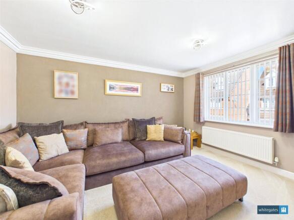4 bed Semi-Detached for sale Image 4