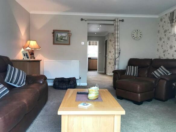 Family Room 1.JPG