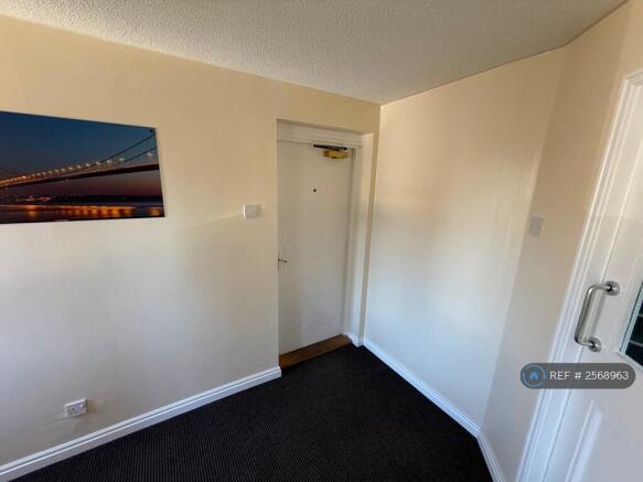 2 bed Flat to rent Image 11