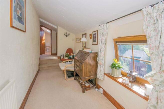 FIRST FLOOR LANDING